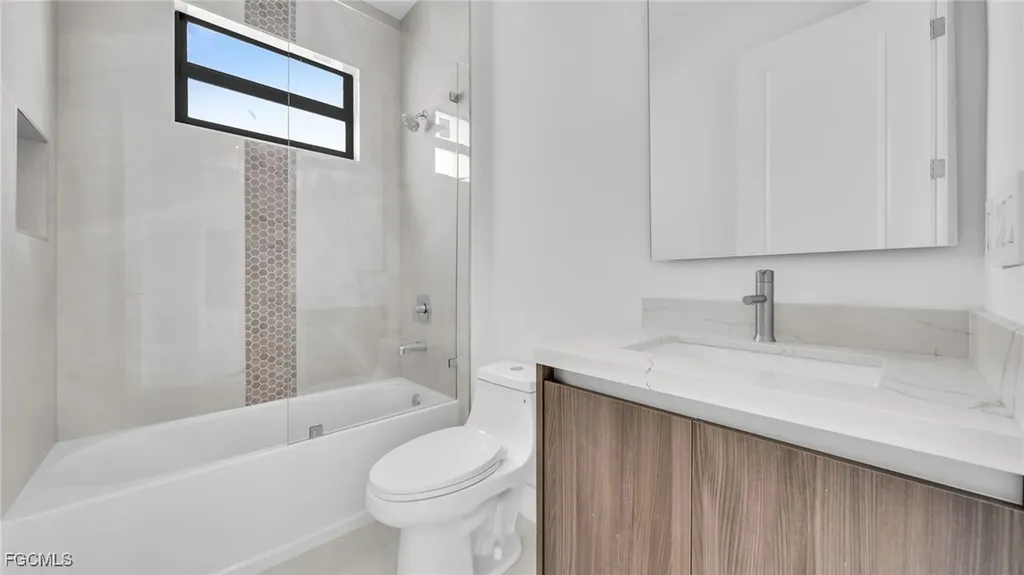 1717 NW 2nd Street Cape Coral FL 33993