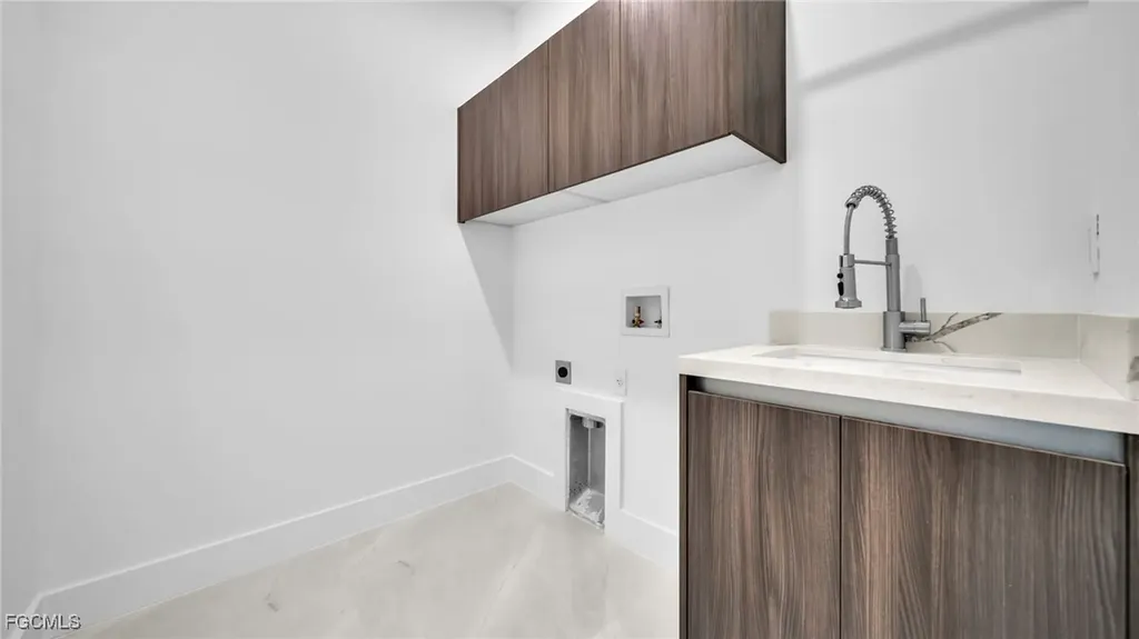 1717 NW 2nd Street Cape Coral FL 33993