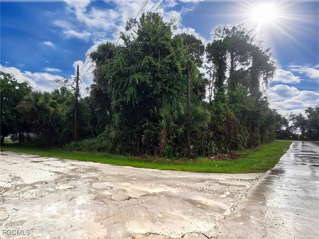 524 Santa Cruz Street North Fort Myers FL 33903