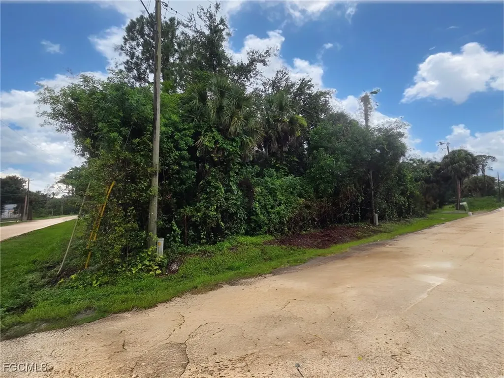524 Santa Cruz Street North Fort Myers FL 33903