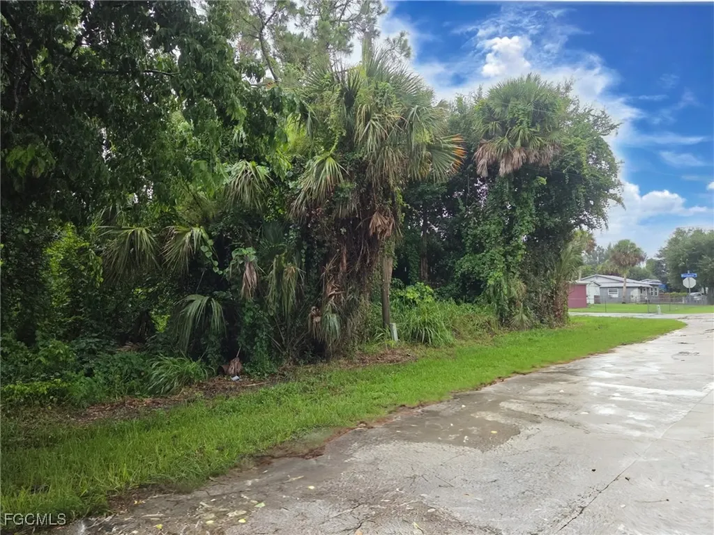 524 Santa Cruz Street North Fort Myers FL 33903