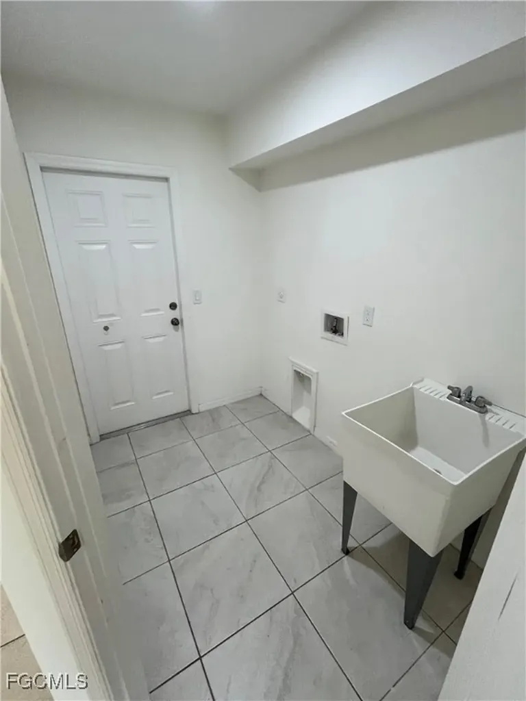 1414 SW 1st Terrace Cape Coral FL 33991