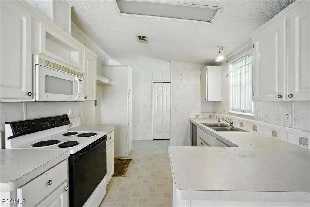 5270 Manatee Bay Lane Fort Myers FL 33905