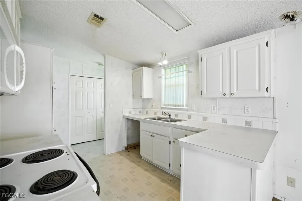 5270 Manatee Bay Lane Fort Myers FL 33905