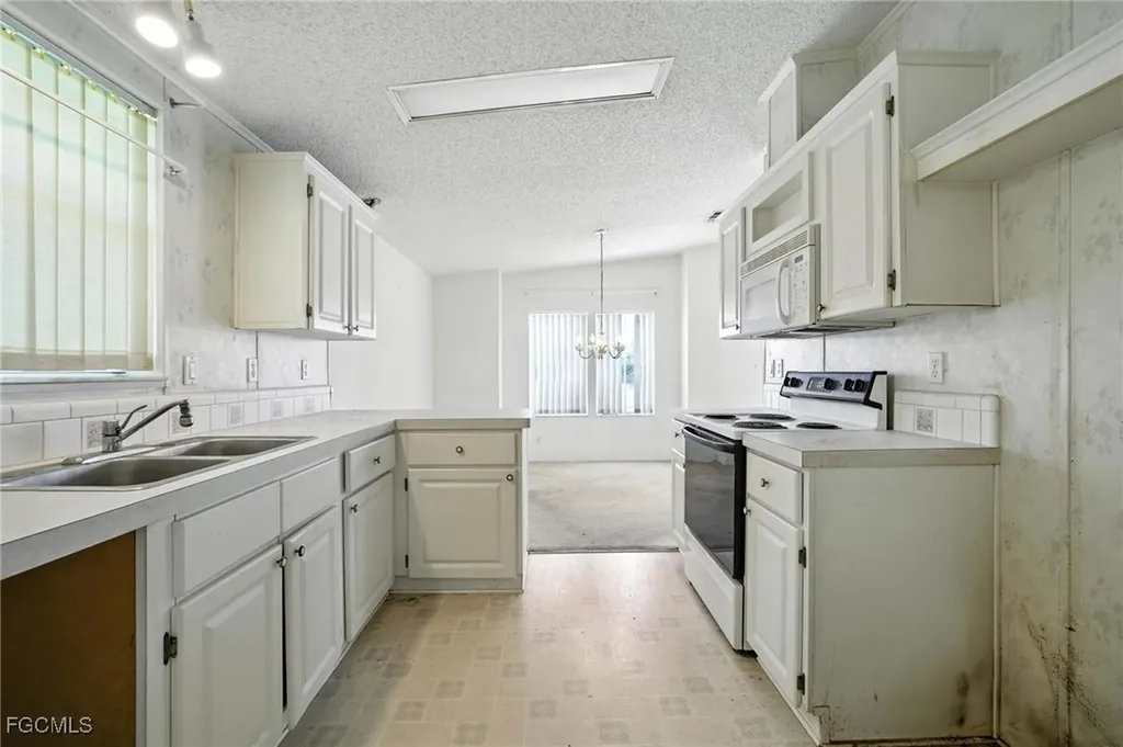 5270 Manatee Bay Lane Fort Myers FL 33905