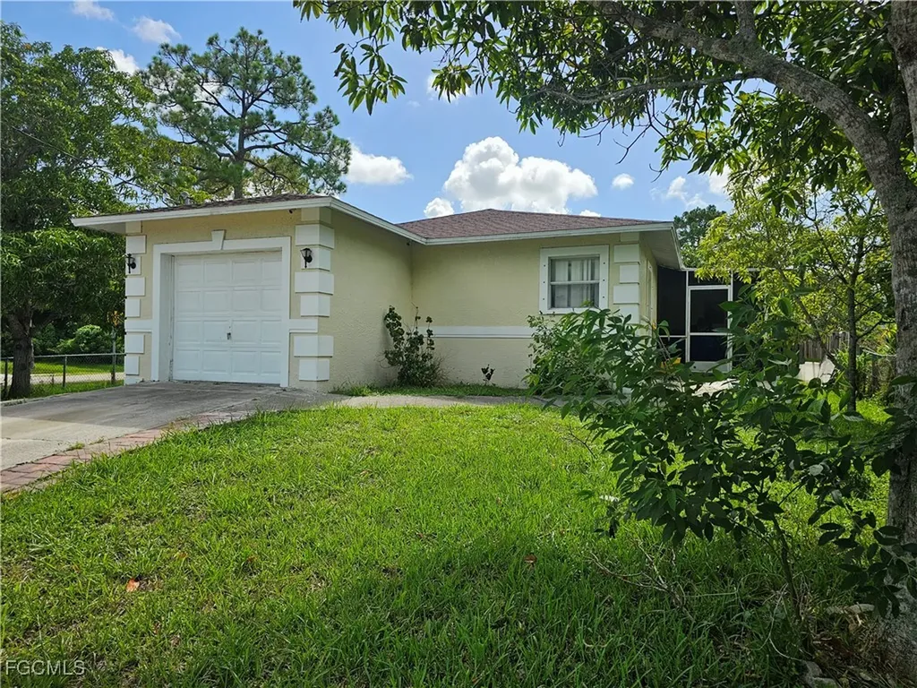 2912 Woodside Avenue Naples FL 34112