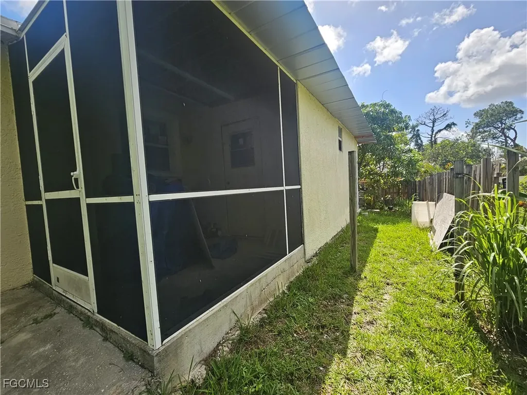 2912 Woodside Avenue Naples FL 34112