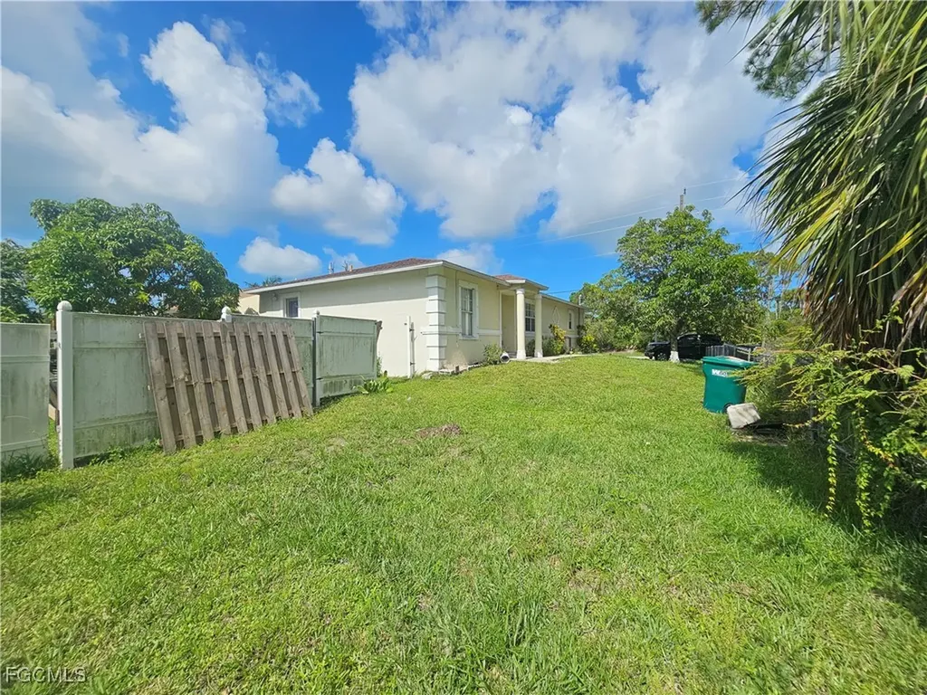 2912 Woodside Avenue Naples FL 34112