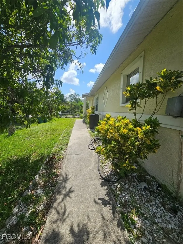 2912 Woodside Avenue Naples FL 34112