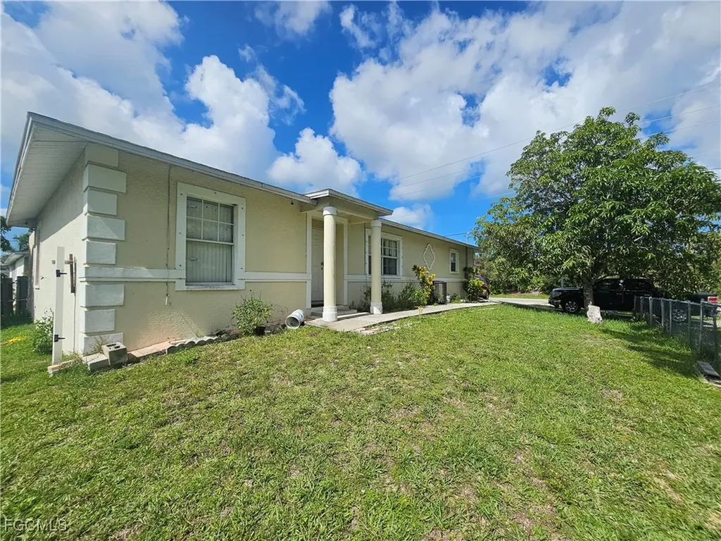 2912 Woodside Avenue Naples FL 34112
