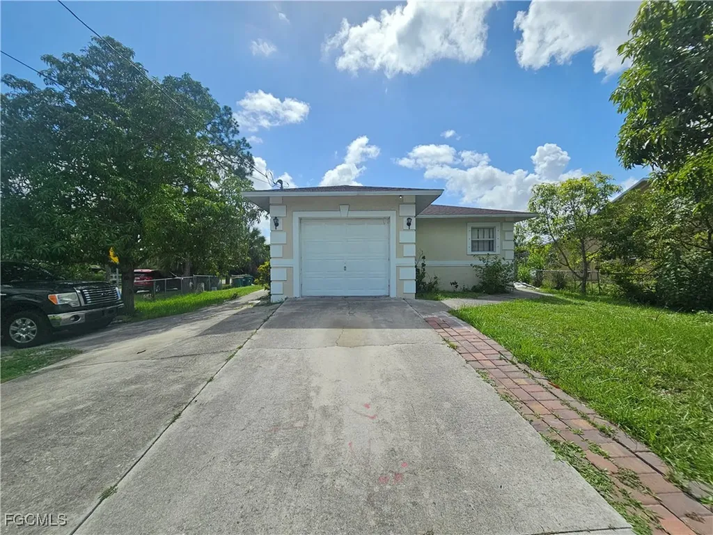 2912 Woodside Avenue Naples FL 34112