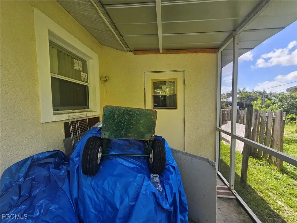 2912 Woodside Avenue Naples FL 34112
