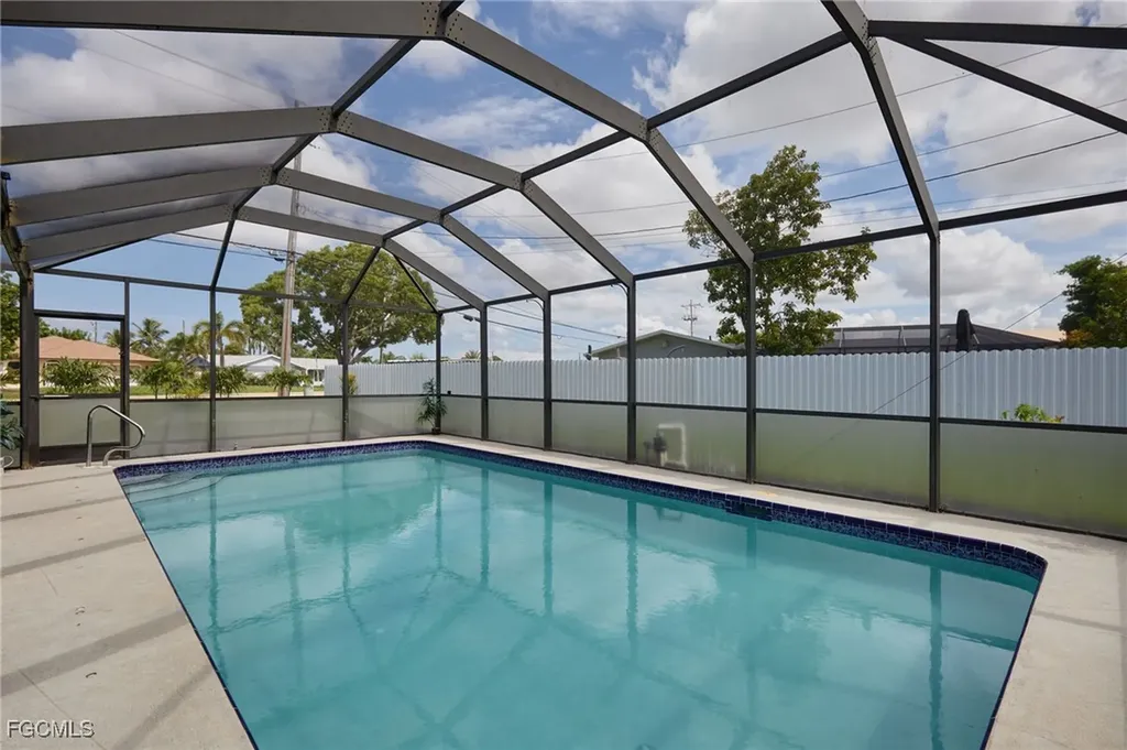 901 SE 23rd Terrace Cape Coral FL 33990