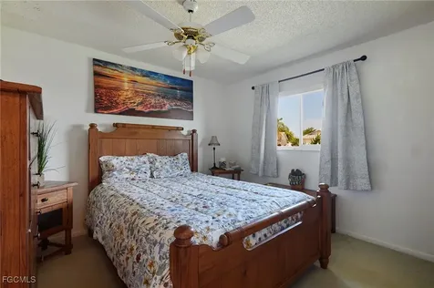 901 SE 23rd Terrace Cape Coral FL 33990