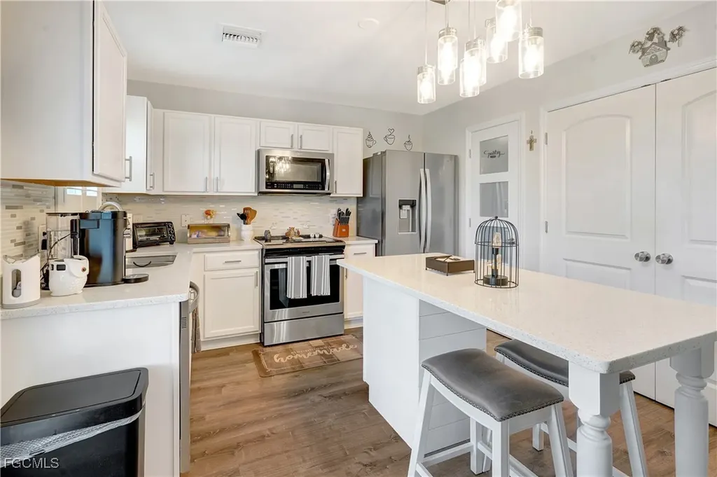 2200 NE Juanita Place Cape Coral FL 33909