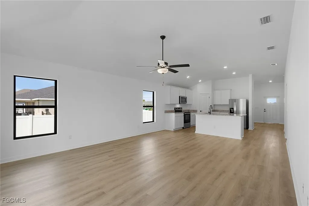 933 NW 7th Avenue Cape Coral FL 33993