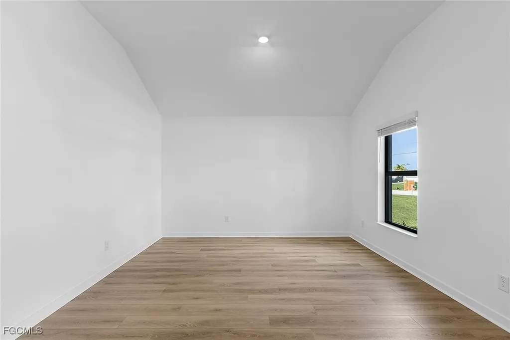 933 NW 7th Avenue Cape Coral FL 33993