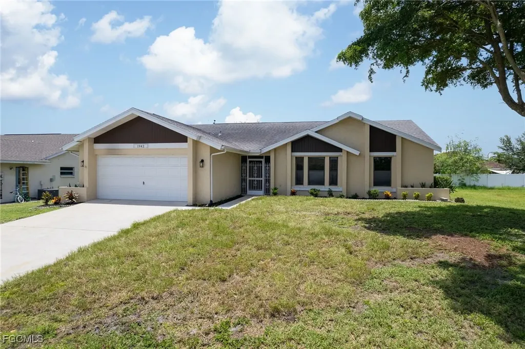 1942 SE 8th Place Cape Coral FL 33990