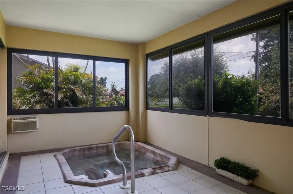 1942 SE 8th Place Cape Coral FL 33990