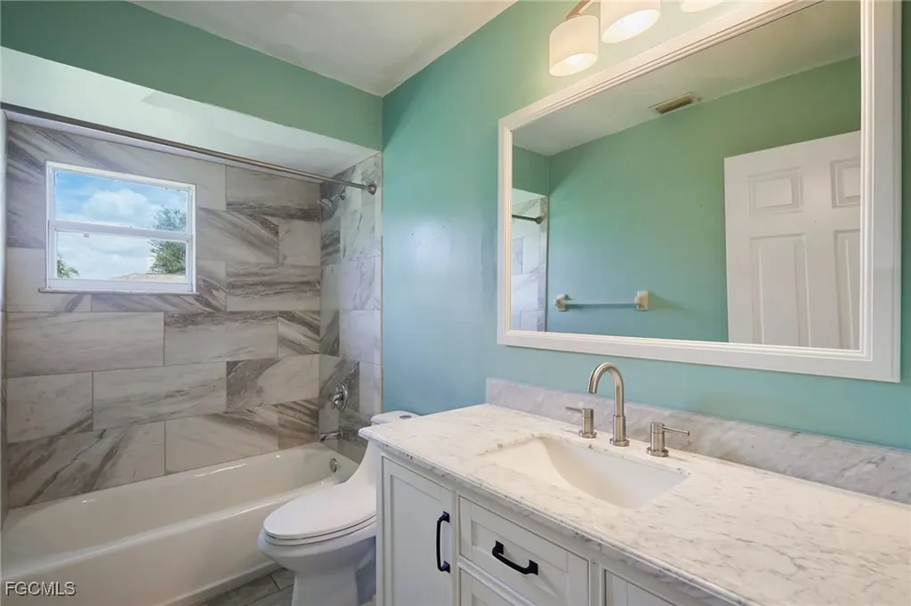 1942 SE 8th Place Cape Coral FL 33990