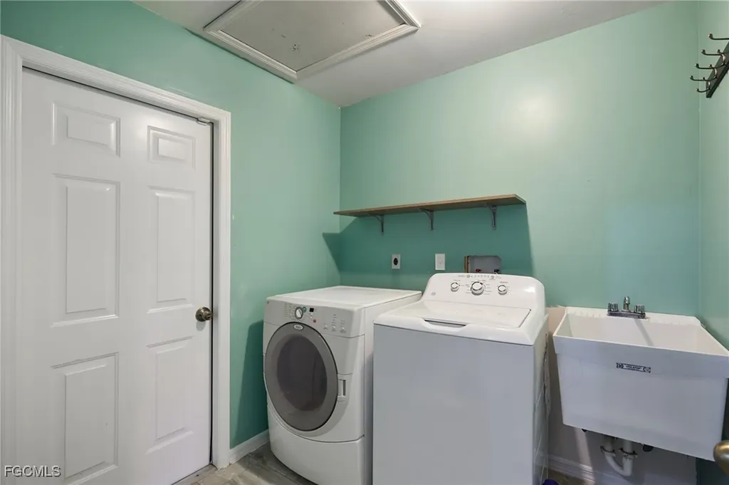 1942 SE 8th Place Cape Coral FL 33990