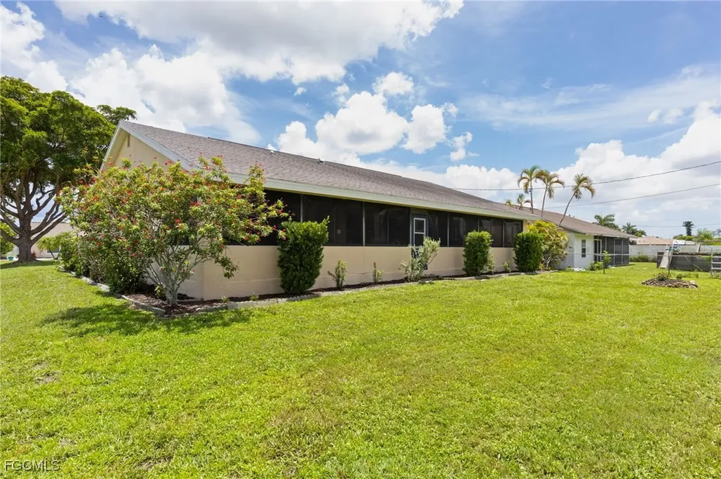 1942 SE 8th Place Cape Coral FL 33990