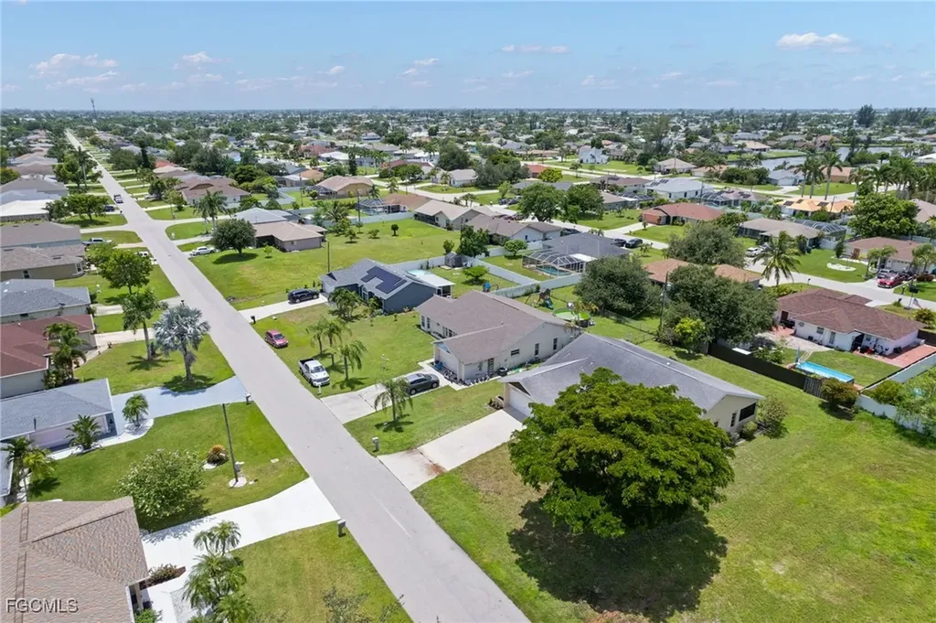 1942 SE 8th Place Cape Coral FL 33990