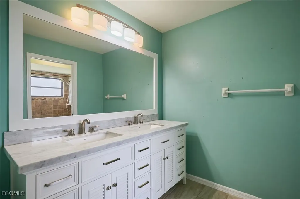 1942 SE 8th Place Cape Coral FL 33990