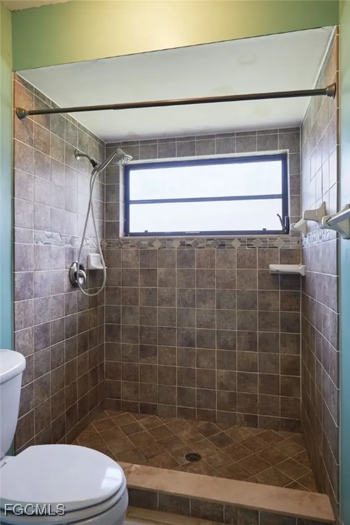 1942 SE 8th Place Cape Coral FL 33990