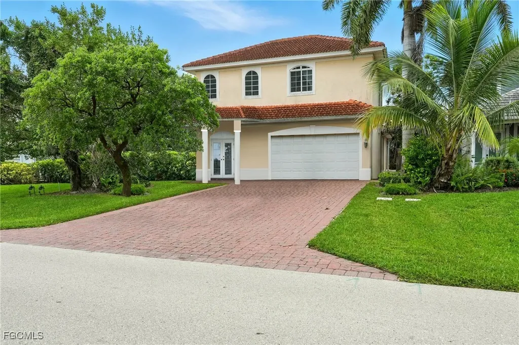 594 110th Avenue N Naples FL 34108