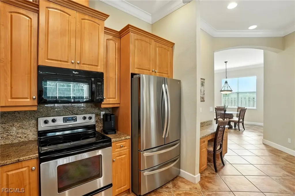 594 110th Avenue N Naples FL 34108