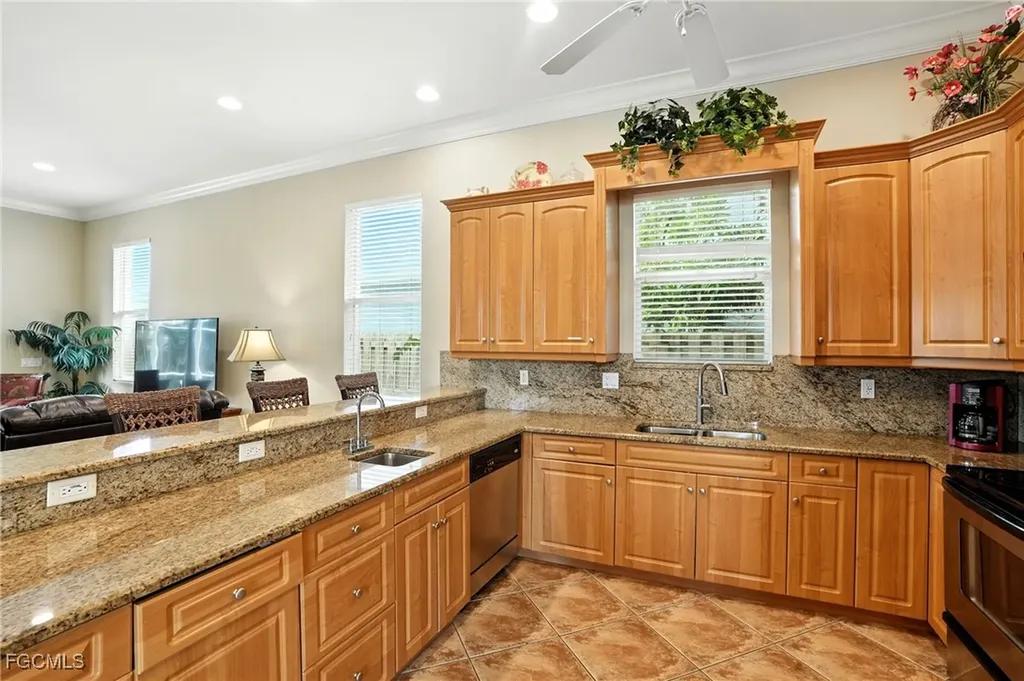 594 110th Avenue N Naples FL 34108