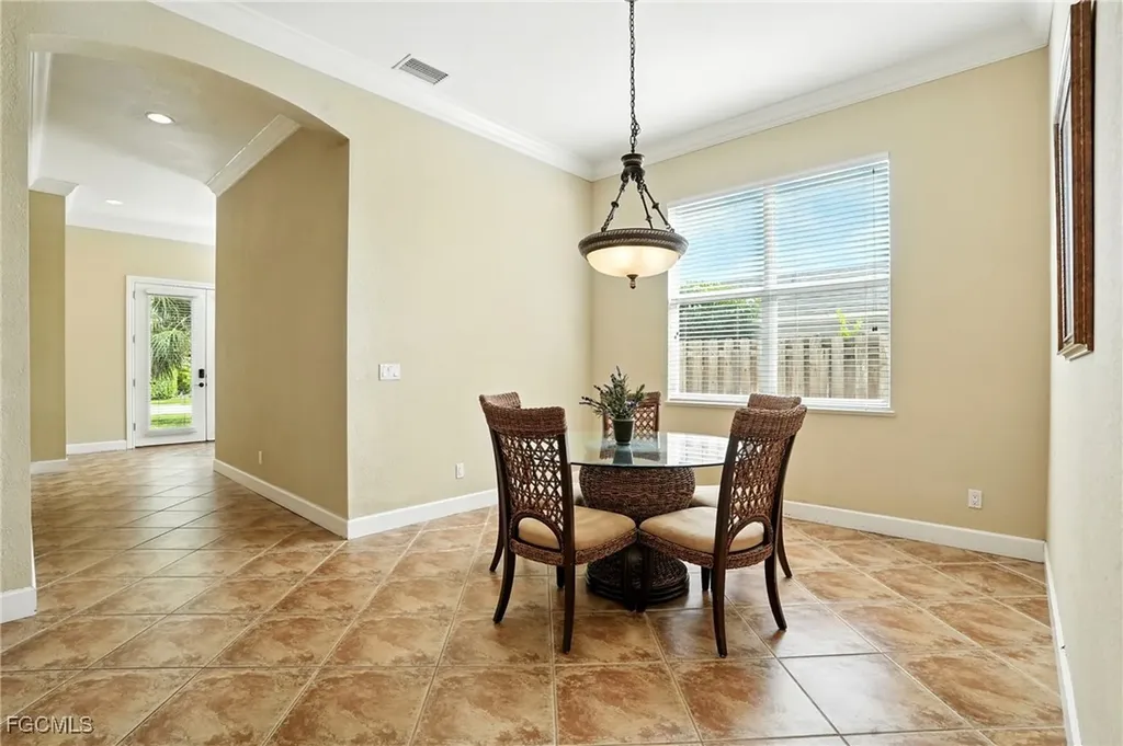 594 110th Avenue N Naples FL 34108