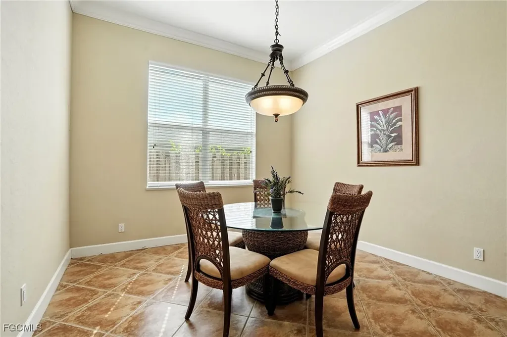 594 110th Avenue N Naples FL 34108
