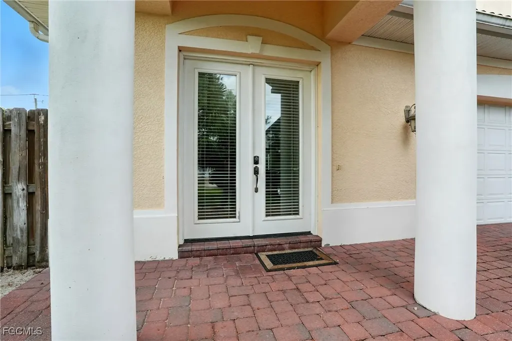 594 110th Avenue N Naples FL 34108