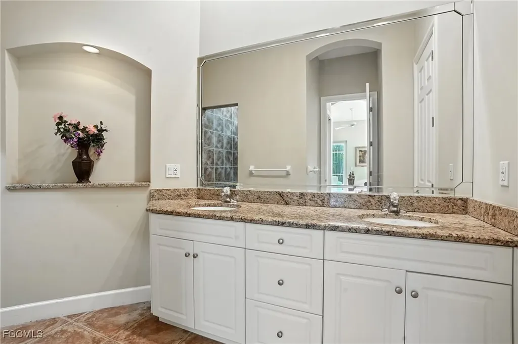 594 110th Avenue N Naples FL 34108