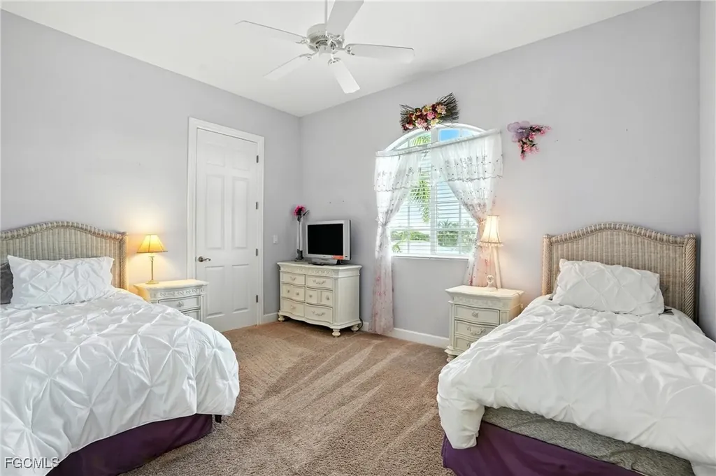 594 110th Avenue N Naples FL 34108