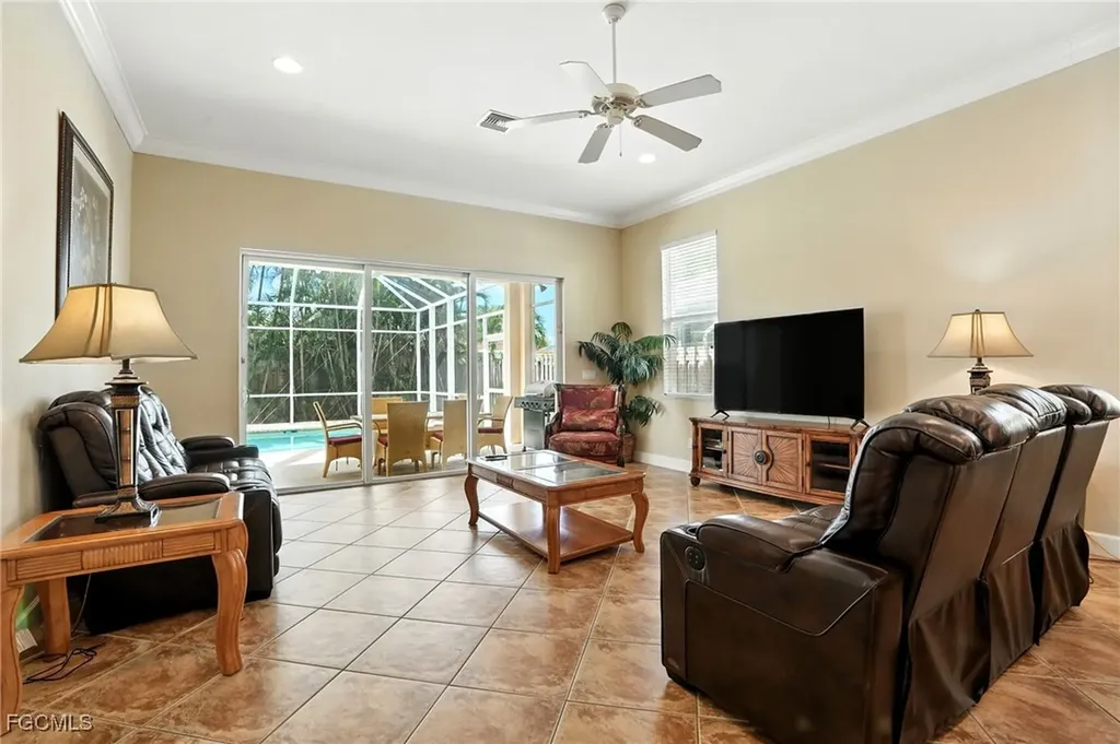 594 110th Avenue N Naples FL 34108