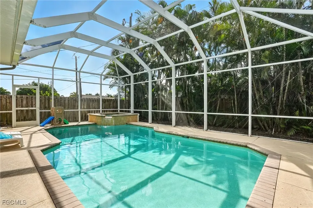 594 110th Avenue N Naples FL 34108