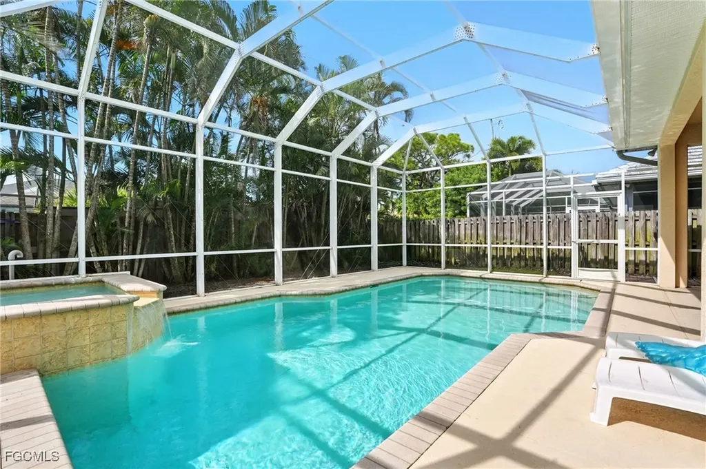 594 110th Avenue N Naples FL 34108