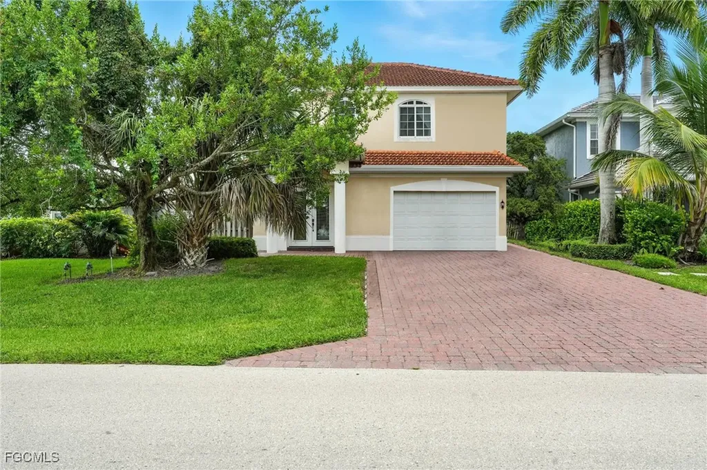594 110th Avenue N Naples FL 34108