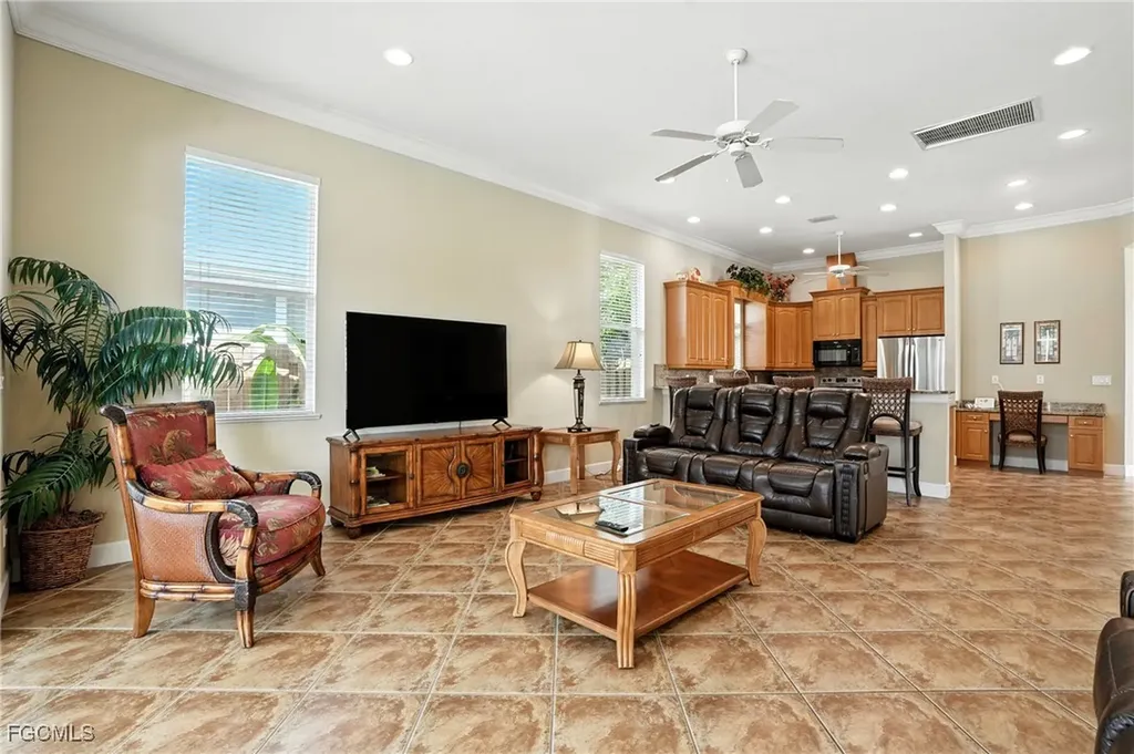 594 110th Avenue N Naples FL 34108