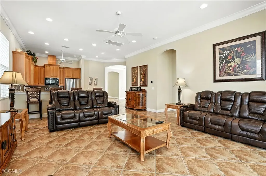 594 110th Avenue N Naples FL 34108