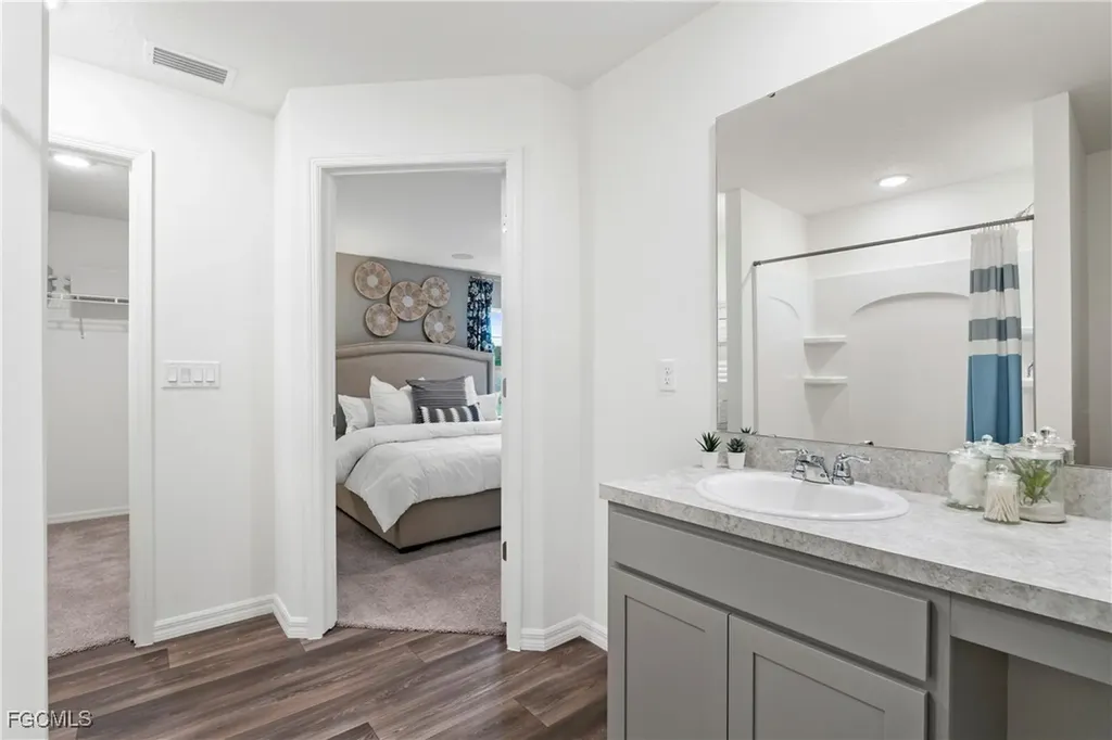 2812 NE 6th Place Cape Coral FL 33909