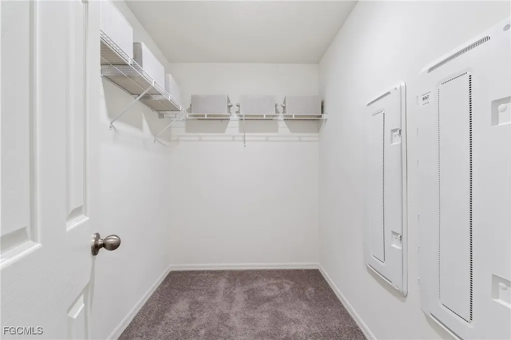 2812 NE 6th Place Cape Coral FL 33909