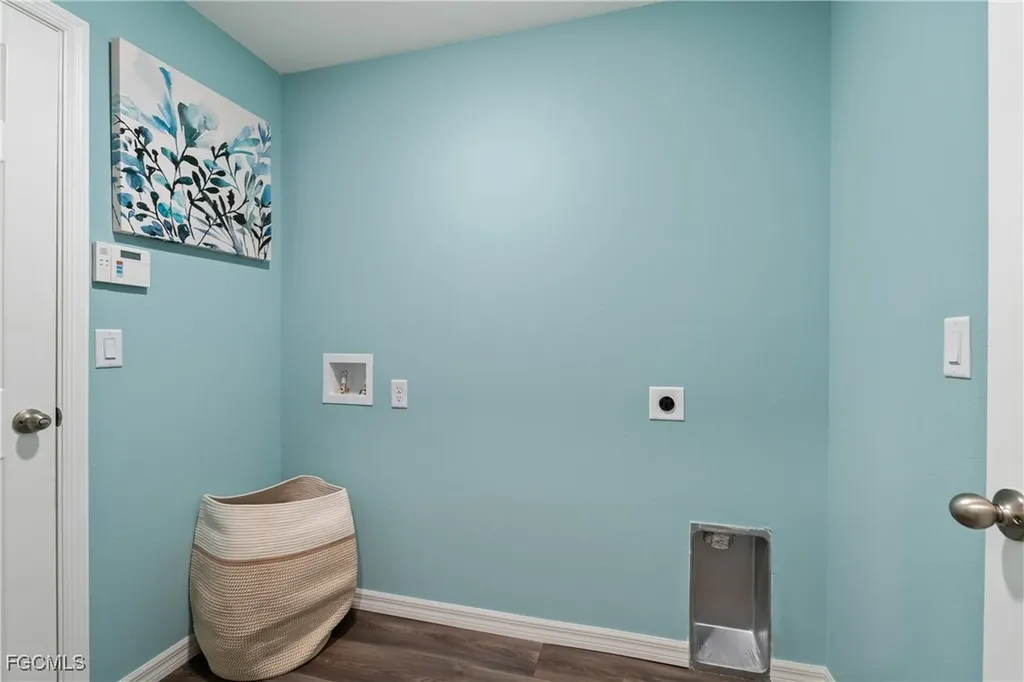 2812 NE 6th Place Cape Coral FL 33909