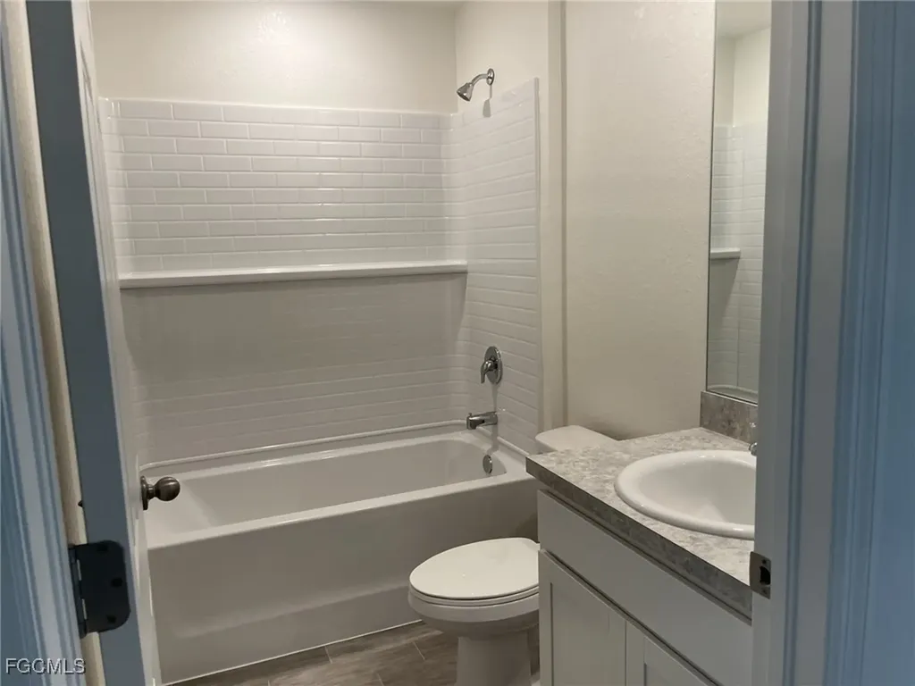 2812 NE 6th Place Cape Coral FL 33909