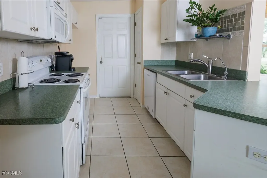 626 NW 8th Terrace Cape Coral FL 33993