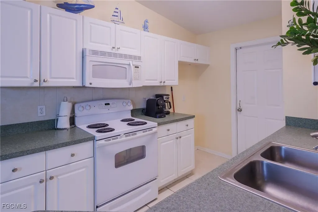 626 NW 8th Terrace Cape Coral FL 33993