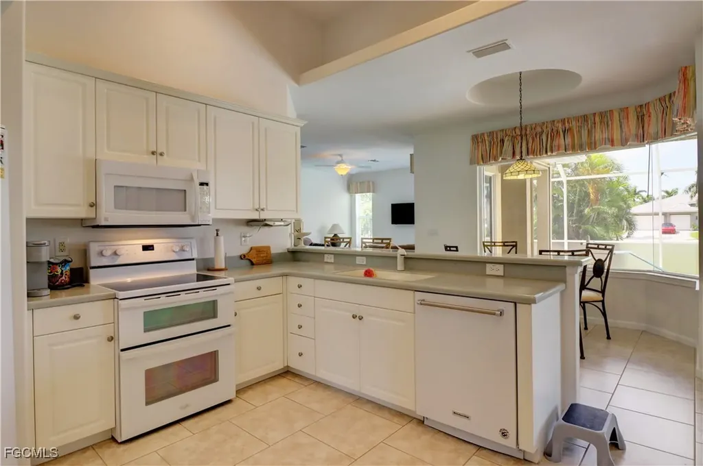 2216 SW 43rd Lane Cape Coral FL 33914